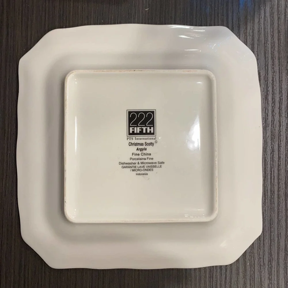 222 FIFTH Christmas Scotty Argyle 8-5/8” Square Porcelain Plate FLAWLESS!‎